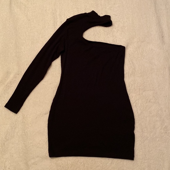 One Shoulder Cutout Long Sleeve Dress - Picture 3 of 3